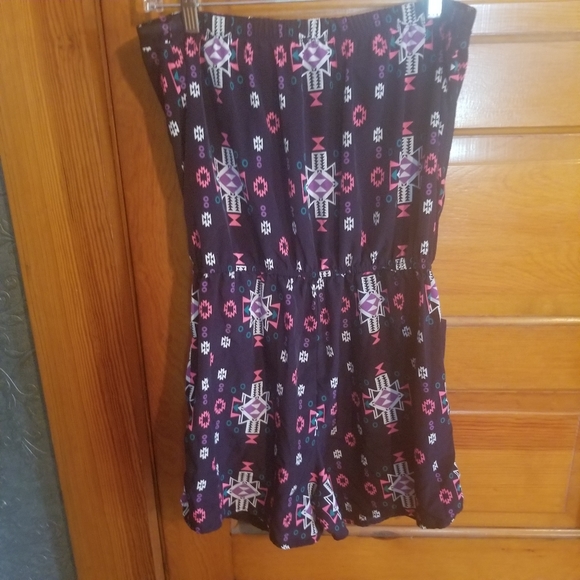 Mm Mm Mm Romper.  Black strapless romper.  Size L - Picture 6 of 6